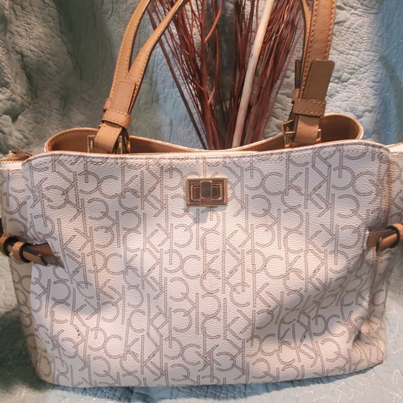 Calvin Klein handbag - Picture 1 of 5